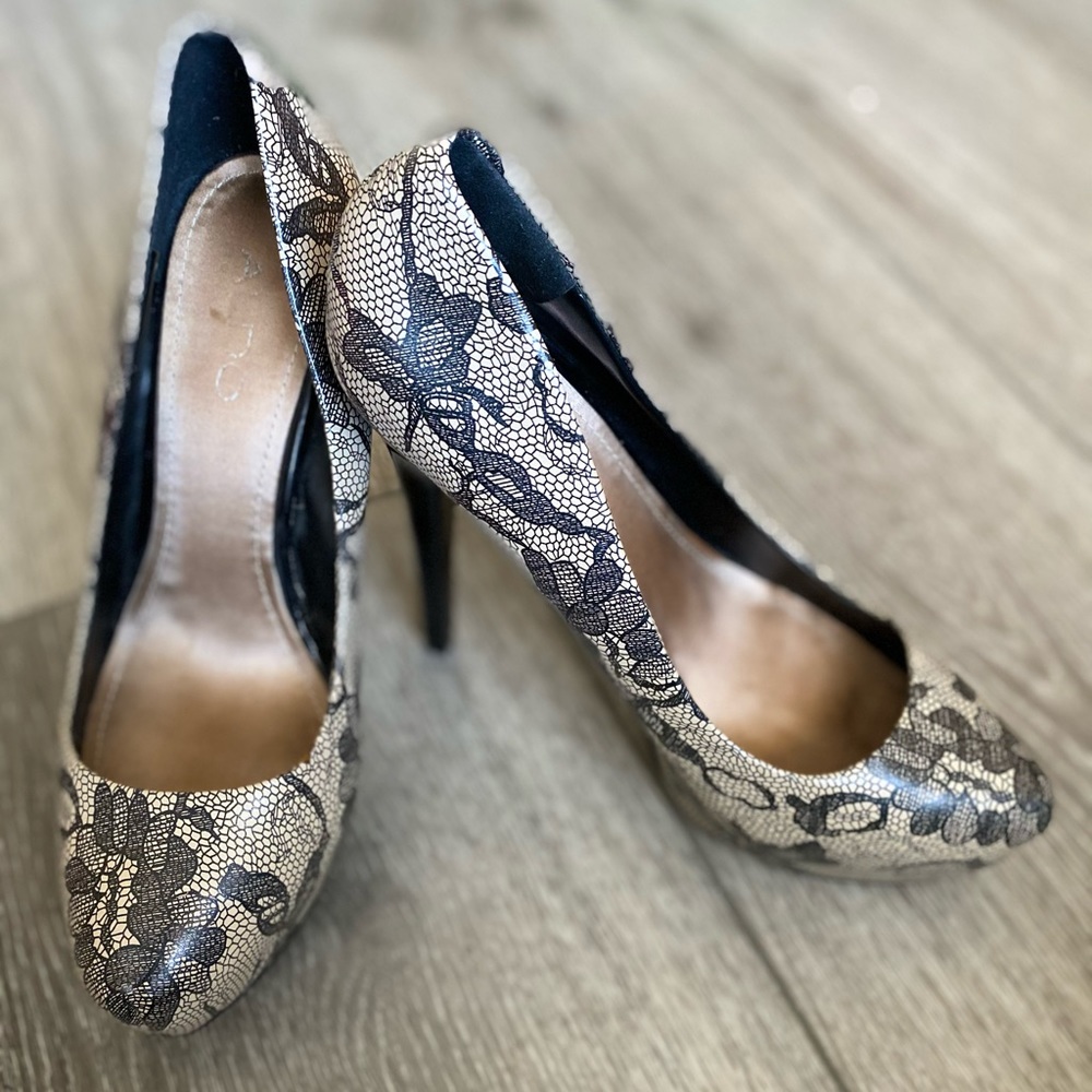 ALDO Beige Black Faux Lace Print Pumps - Picture 1 of 9